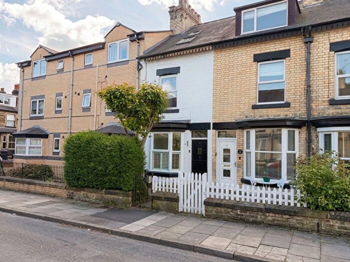3 Bedroom Terraced House For Sale In Chatsworth Place, Harrogate, HG1