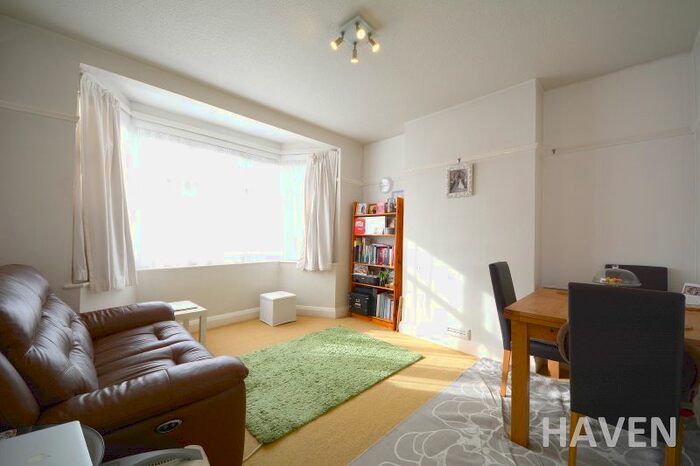 2 Bedroom Flat To Rent In East End Road, East Finchley, London, N2