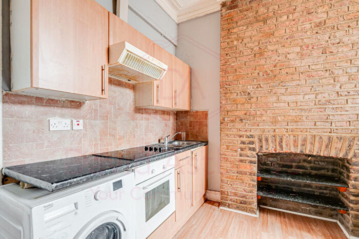 Apartment To Rent In Mazenod Avenue, West Hampstead, London, NW6