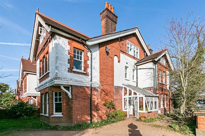 6 Bedroom Semi Detached House For Sale In Richmond Road, KT2