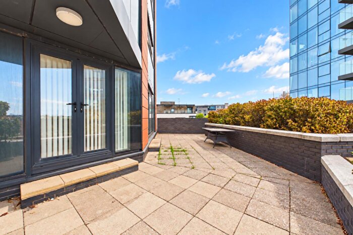 2 Bedroom Apartment To Rent In The Moresby Tower, Ocean Way, Southampton, SO14