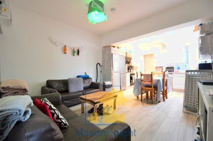 6 Bedroom Terraced House To Rent In / Academic Year Stunning Double Bedroom, Bathrooms Student House, Katie Road, Selly Oak, Free Ultrafast M, B29