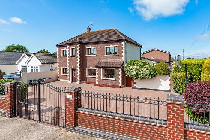 4 Bedroom Detached House For Sale In Lake Avenue, Rainham, RM13