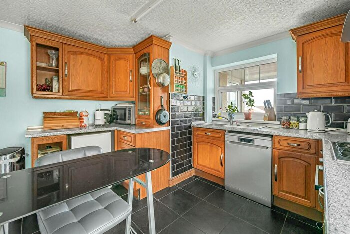 2 Bedroom Detached Bungalow For Sale In Telyn Aur, Morriston, Swansea, SA6