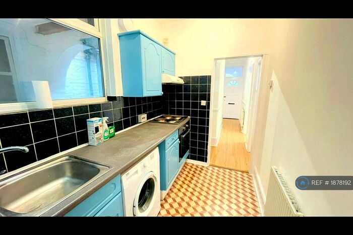 2 Bedroom Maisonette To Rent In Brighton Road, South Croydon, CR2