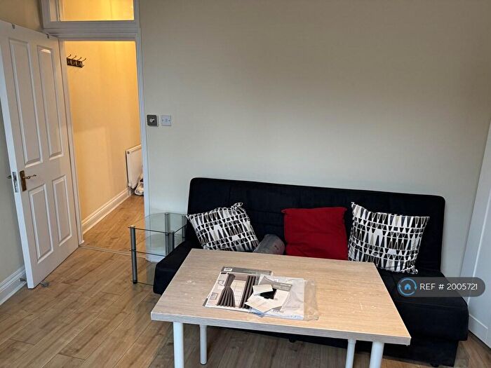 Studio To Rent In St. John's Road, London, SW11