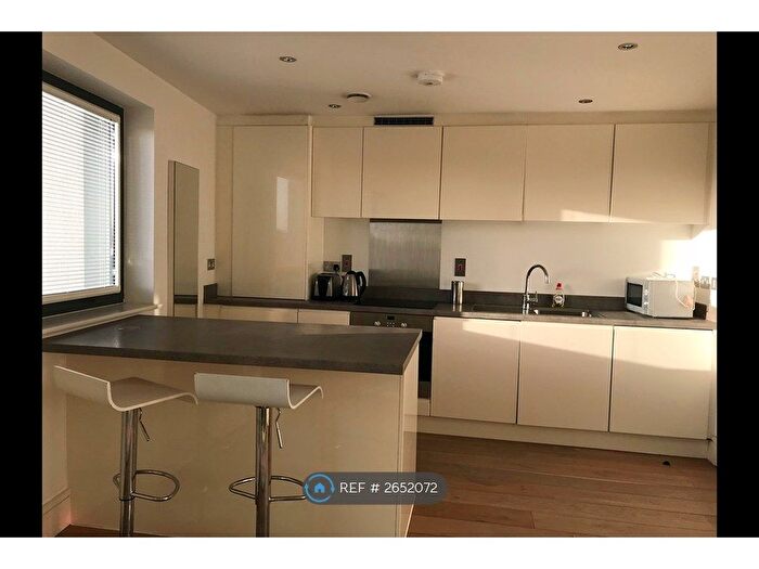 1 Bedroom Flat To Rent In Bicycle Mews, London, SW4