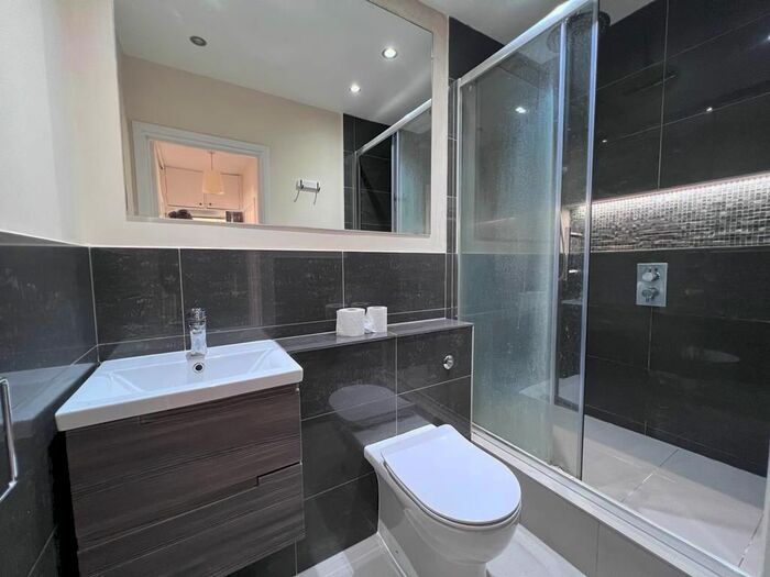 2 Bedroom Flat To Rent In Gibson Gardens, London, N16