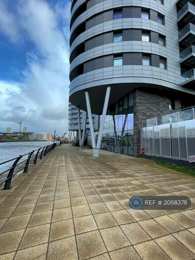 2 Bedroom Flat To Rent In Pomona Strand, Old Trafford, Manchester, M16