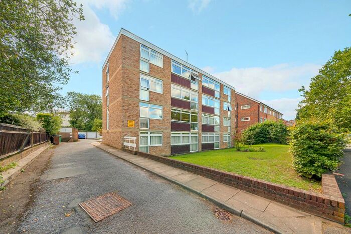 2 Bedroom Terraced House To Rent In Flat Grovelands, Palace Road, Kingston Upon Thames, KT1