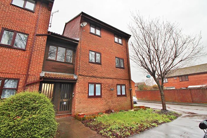 2 Bedroom Flat For Sale In Honeywood Close, Hilsea, PO3