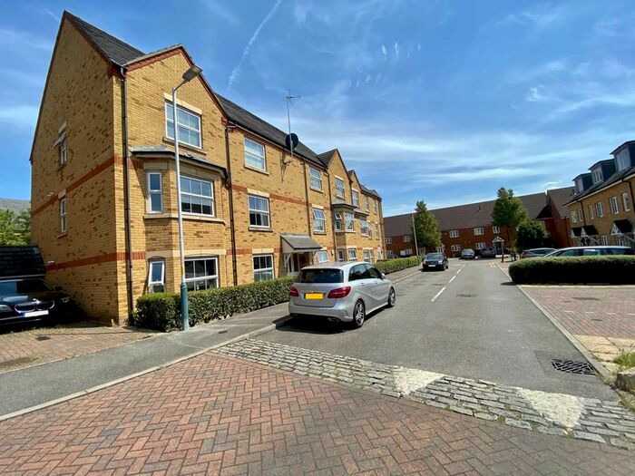 2 Bedroom Flat To Rent In Bushy Close, Romford, RM1