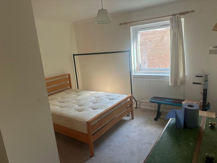 1 Bedroom Flat To Rent In Jubilee Close, Harlesden, NW10