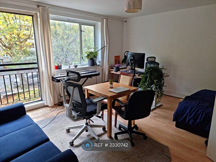 Studio To Rent In Highbury Quadrant, London, N5