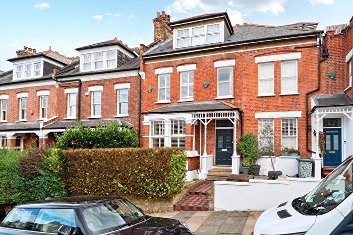 3 Bedroom Flat For Sale In Hillfield Avenue, Crouch End, London, N8