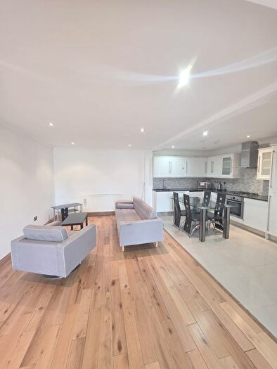 2 Bedroom Flat To Rent In Copperfield Road, London, E3
