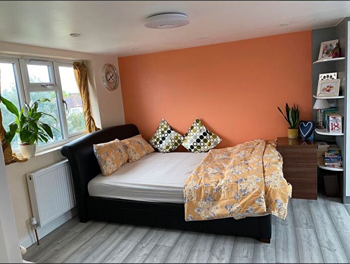 5 Bedroom Detached House To Rent In Westernville Gardens, Ilford, IG2