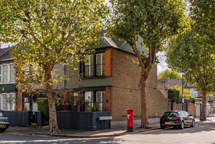 3 Bedroom End Of Terrace House For Sale In Henniker Gardens, East Ham, E6