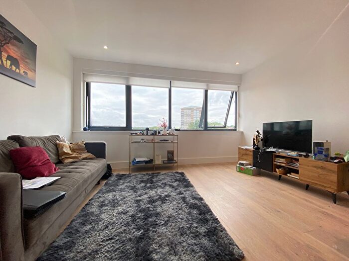 2 Bedroom Flat To Rent In Romney Place, Maidstone, ME15