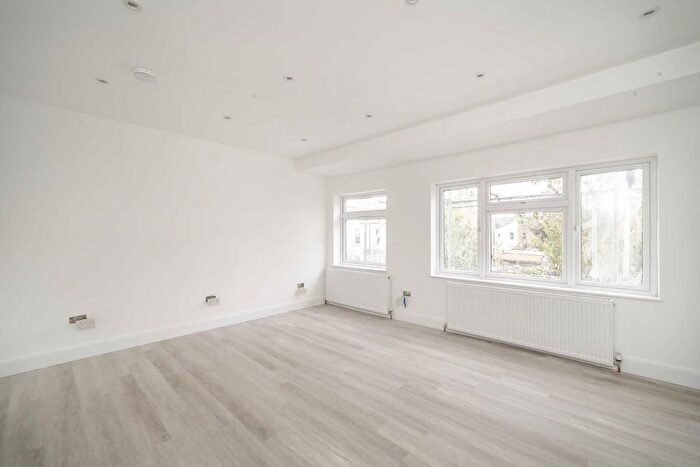 4 Bedroom Flat To Rent In Seaford Road, London, W13