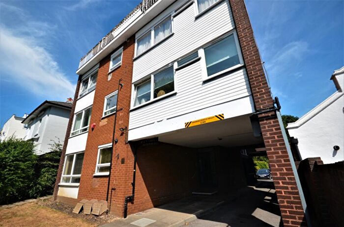 Flat To Rent In Lee Road Blackheath, SE3