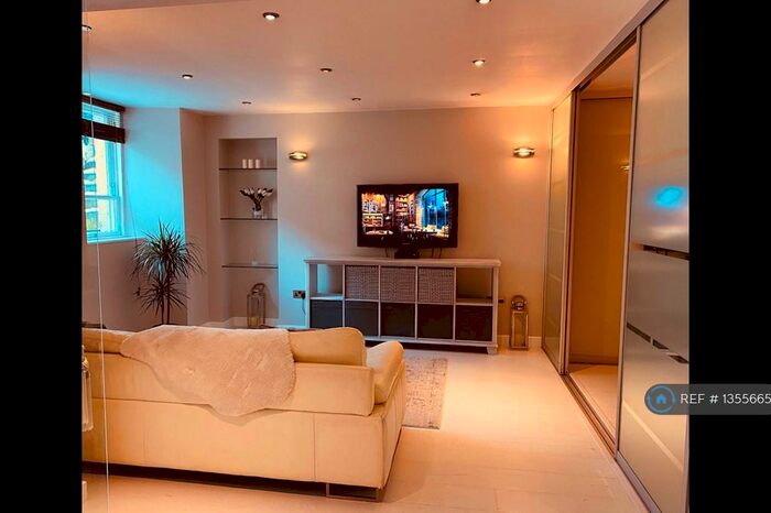 1 Bedroom Flat To Rent In Central Edinburgh, Edinburgh, EH3