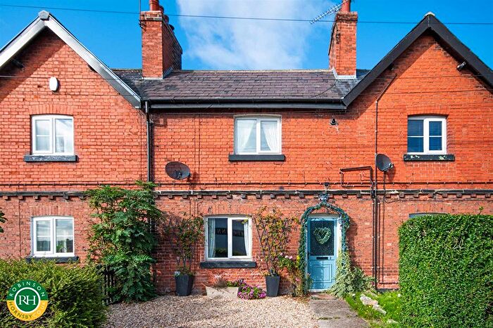 2 Bedroom Cottage For Sale In Brooks Cottages, Newington, DN10