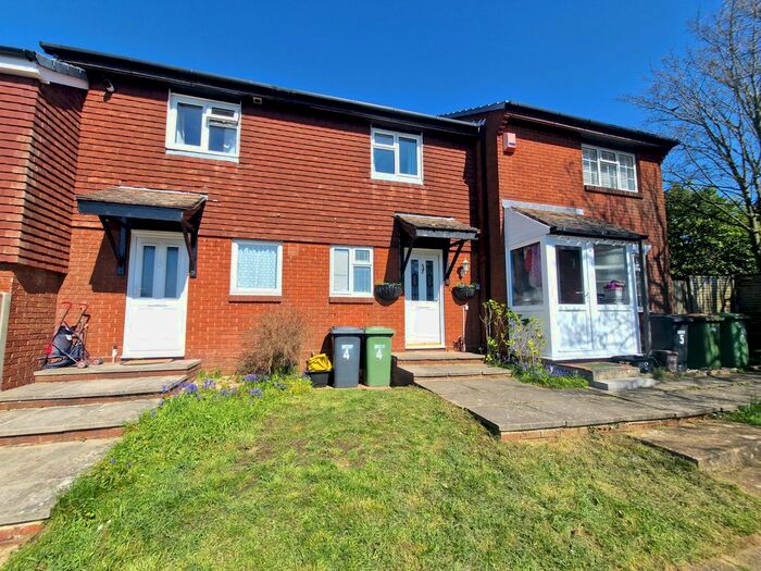 2 Bedroom Terraced House To Rent In Cambrian Close, Bursledon, SO31