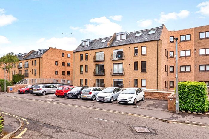 3 Bedroom Apartment For Sale In East Parkside, Edinburgh, EH16