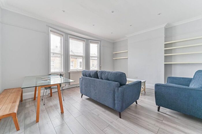 3 Bedroom Flat To Rent In Kingston Road, Wimbledon, London, SW19