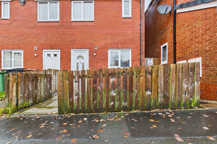 2 Bedroom Semi Detached House To Rent In Prince Charlie Street, Oldham, OL1