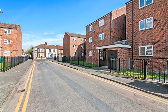 1 Bedroom Flat To Rent In Essex Close, Walthamstow, E17