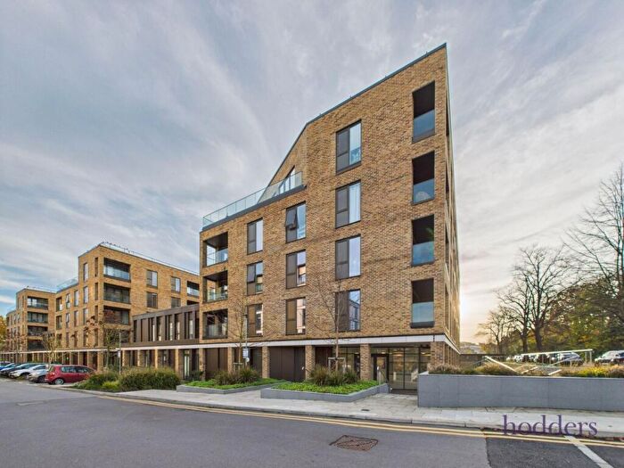 2 Bedroom Apartment For Sale In Walton-On-Thames, Surrey, KT12