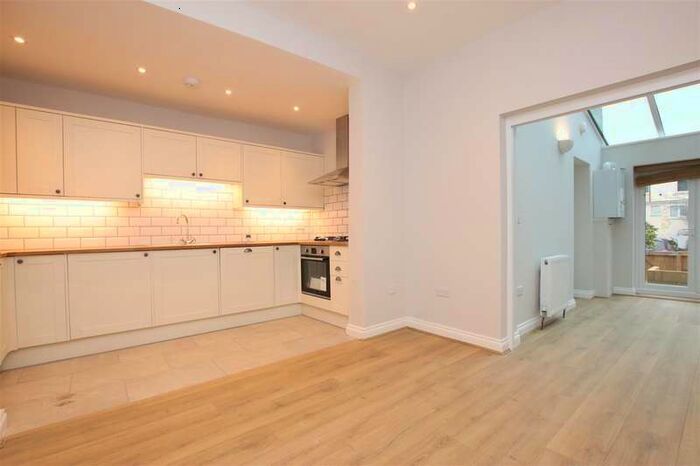 2 Bedroom Flat To Rent In Victoria Terrace, Bath, BA2