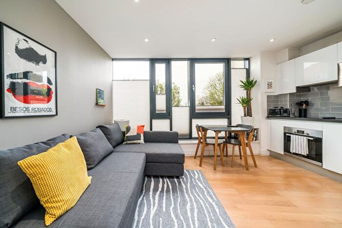 1 Bedroom Flat To Rent In Eastway, Vergers Apartments Eastway, E9