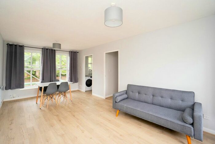 2 Bedroom Flat To Rent In Anglican Court, Liverpool, Merseyside, L8