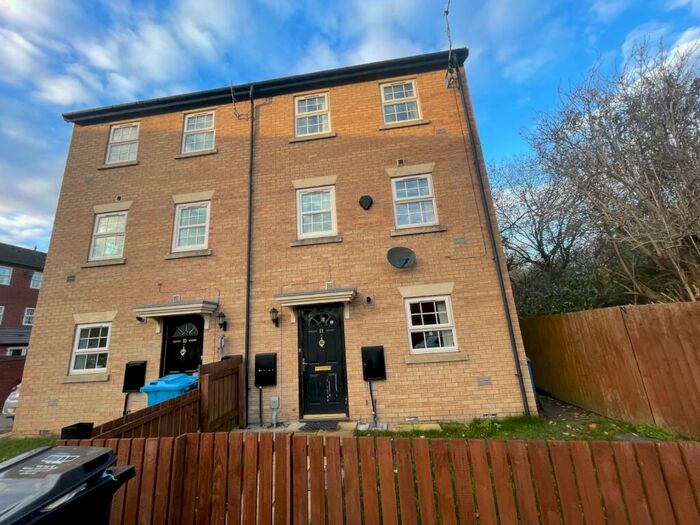 2 Bedroom House To Rent In Boothferry Park Halt, Hull, East Yorkshire, HU4