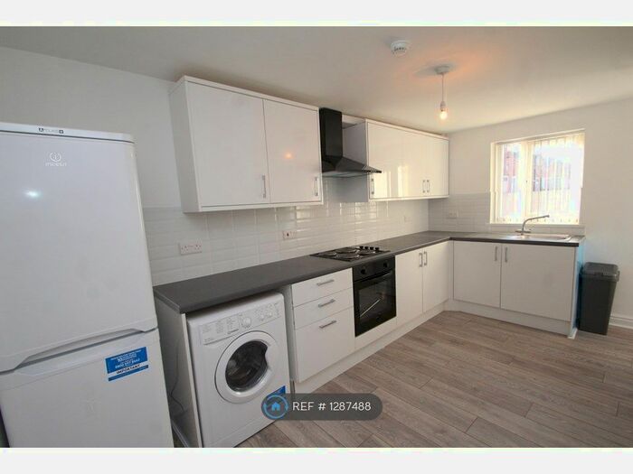 2 Bedroom Flat To Rent In Harris Court, Hockley, Birmingham B18