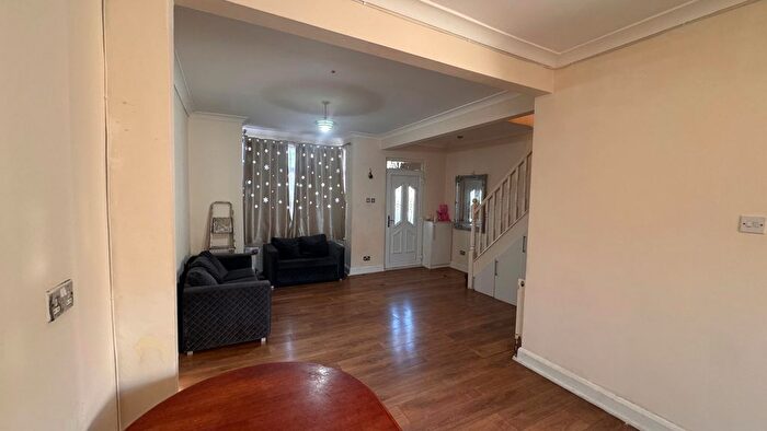 3 Bedroom Terraced House To Rent In Southall, UB2
