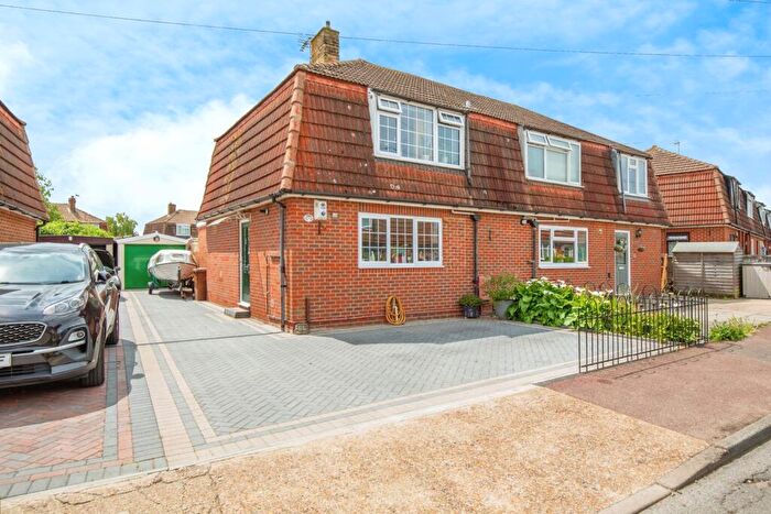 2 Bedroom House For Sale In Harrison Drive, High Halstow, Rochester, Kent, ME3
