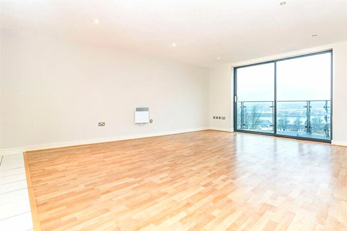2 Bedroom Flat To Rent In The Eye, Barrier Road, Chatham, Kent, ME4