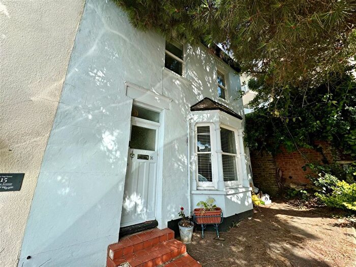 3 Bedroom End Of Terrace House To Rent In Uttons Avenue, Leigh-On-Sea, SS9