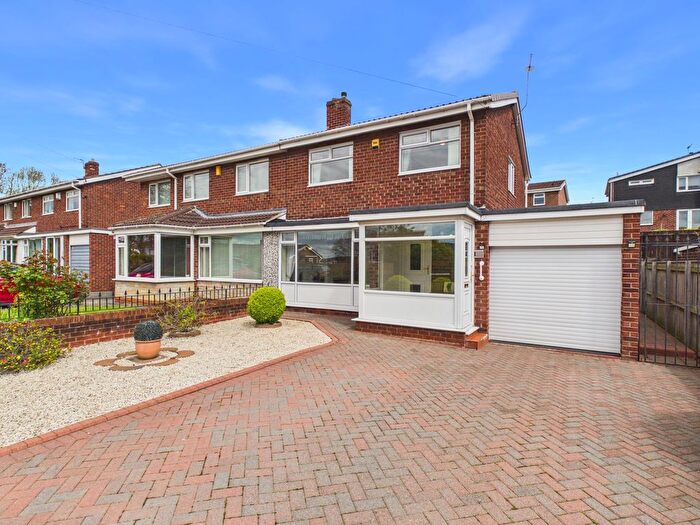 3 Bedroom Semi-Detached House For Sale In Dartmouth Avenue, Low Fell, NE9
