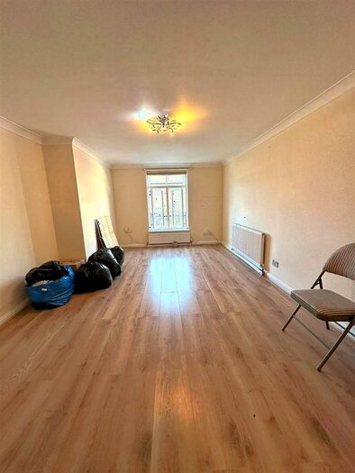 1 Bedroom Flat To Rent In Kingswood Drive, Sutton, SM2