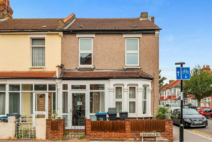 2 Bedroom Flat To Rent In Langdale Road, Thornton Heath, CR7