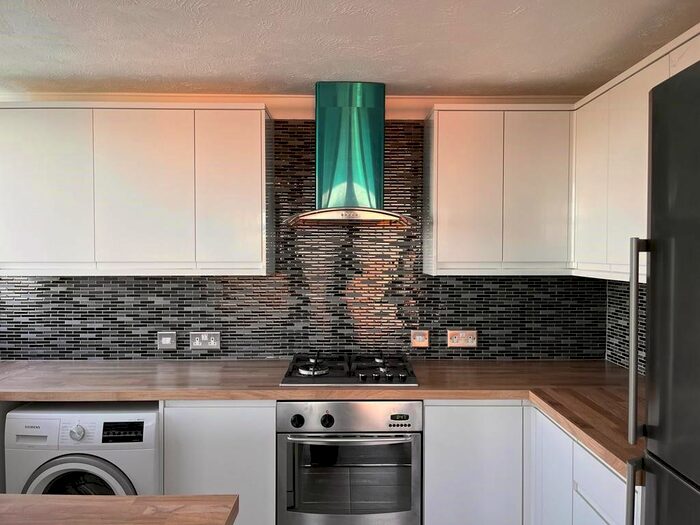 2 Bedroom Flat To Rent In Master Gunner Place, London, SE18