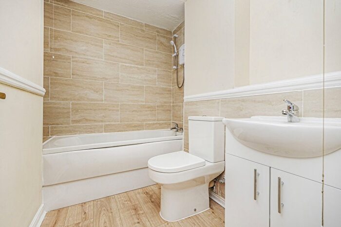 2 Bedroom Flat To Rent In Cumberland Place, London, SE6