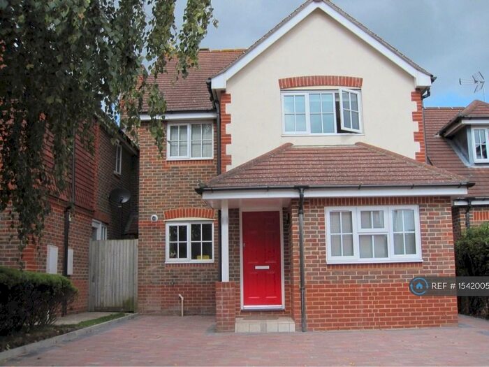 5 Bedroom Detached House To Rent In Kidd Road, Chichester, PO19