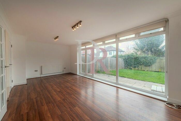 3 Bedroom Terraced House To Rent In Frith Lane, London, NW7