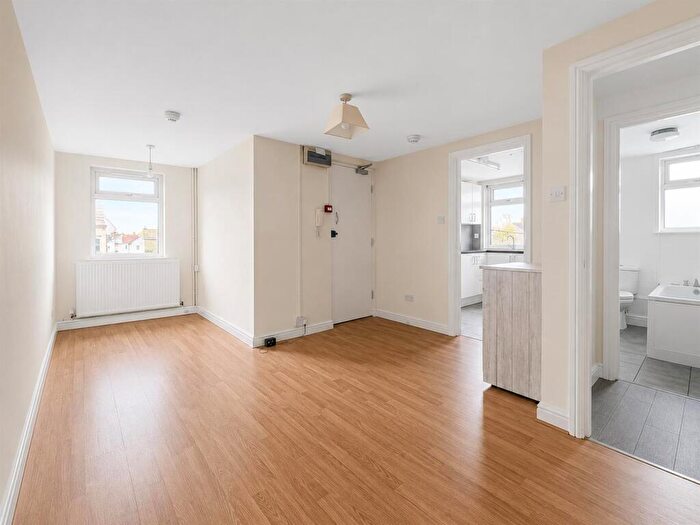 3 Bedroom Apartment To Rent In Cowbridge Road East, Canton, Cardiff, CF5